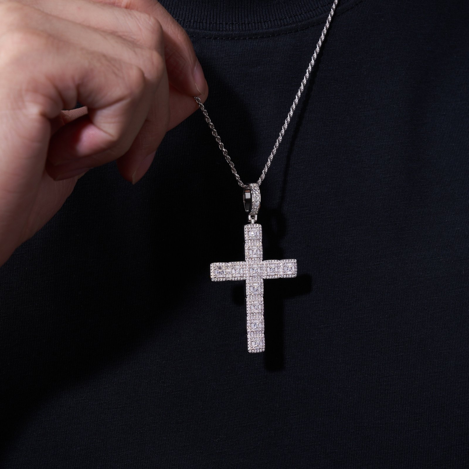 A Luxurious And Fashionable Minimalist Jewelry Pendant Necklace Featuring Top-quality Moissanite, Made Of S925 Silver Electroplated With Platinum. - Image 6
