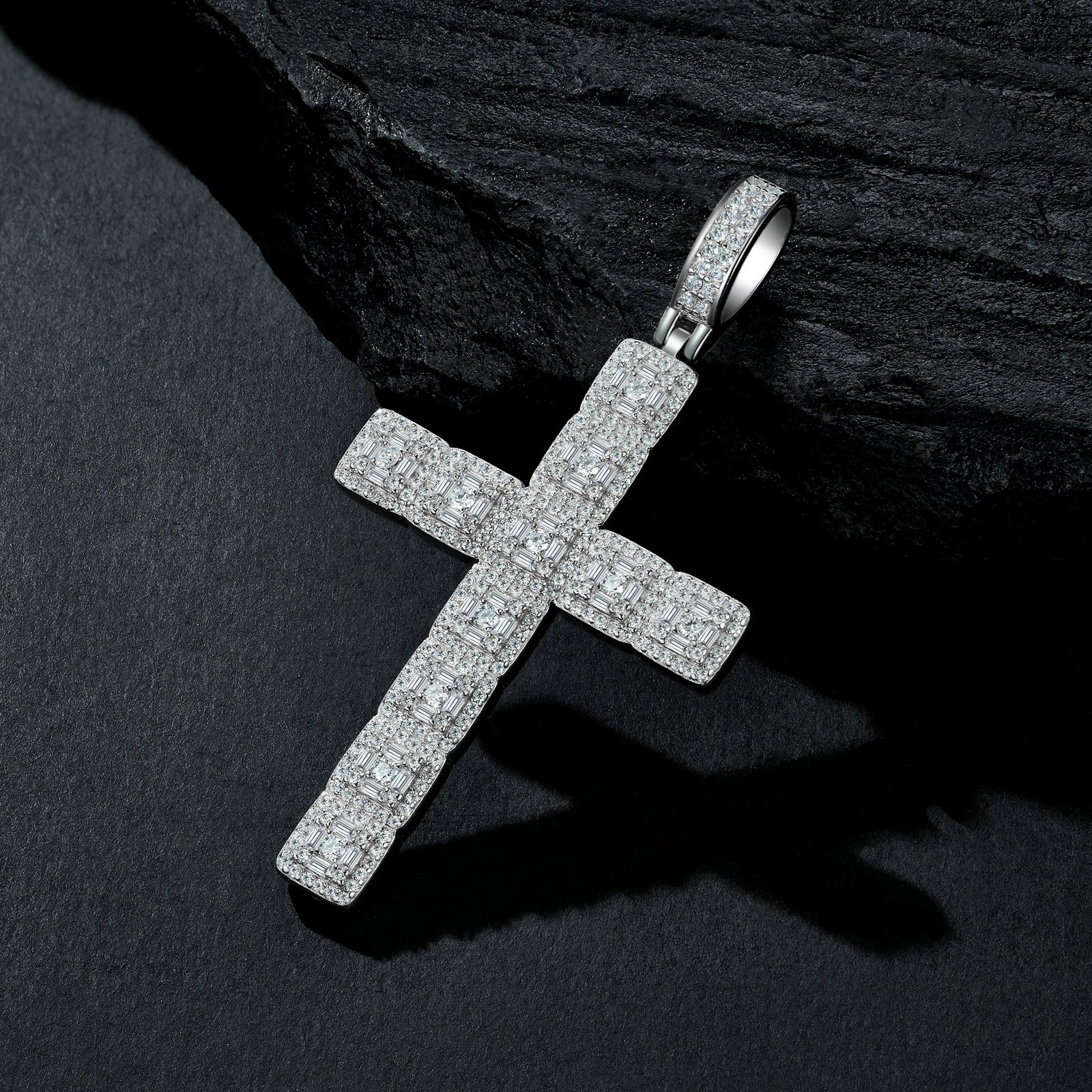 A Luxurious And Fashionable Minimalist Jewelry Pendant Necklace Featuring Top-quality Moissanite, Made Of S925 Silver Electroplated With Platinum. - Image 4