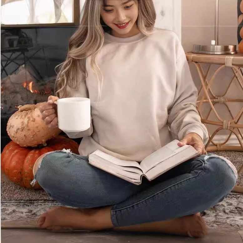 Round-neck Apricot-colored Loose-fit Sweatshirt