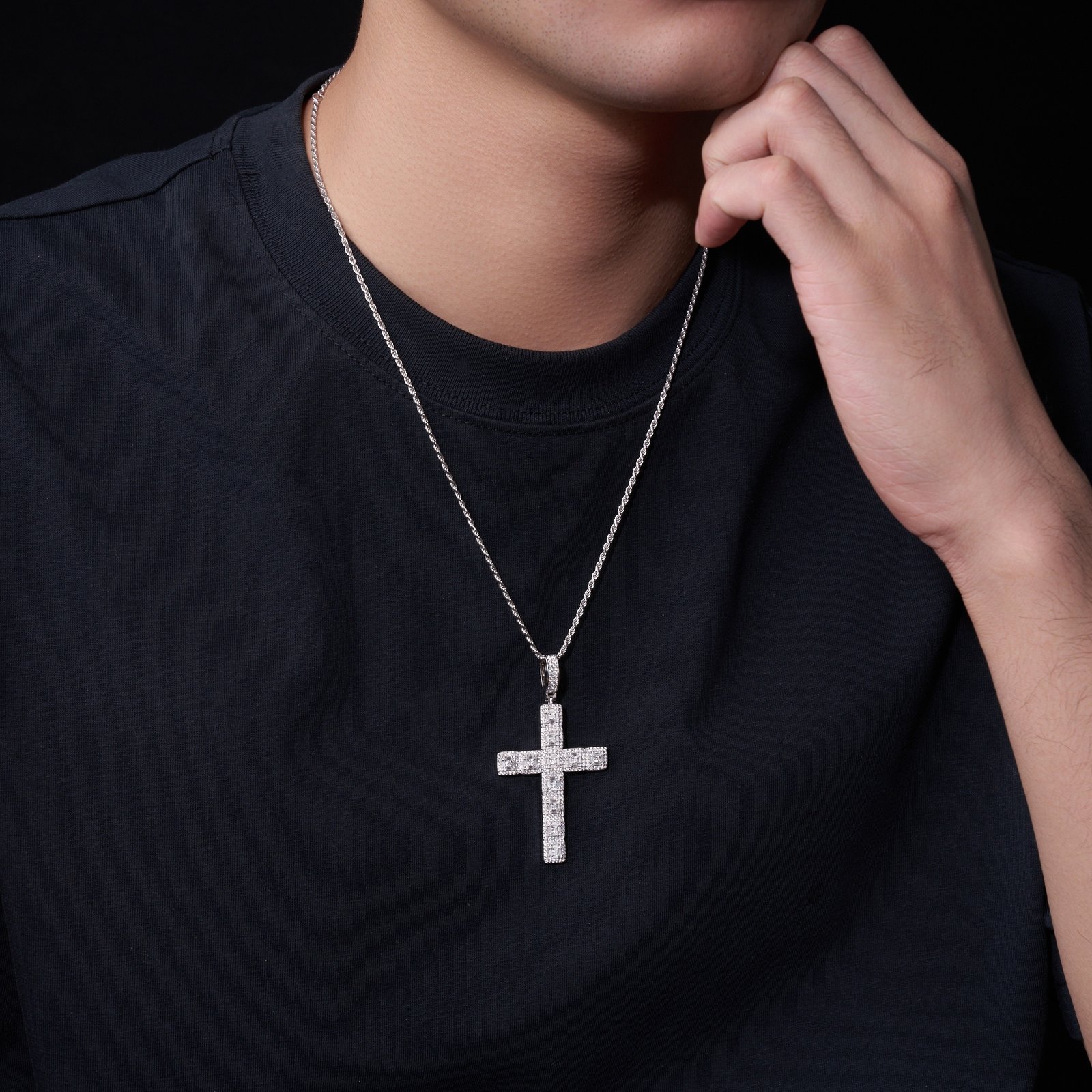 A Luxurious And Fashionable Minimalist Jewelry Pendant Necklace Featuring Top-quality Moissanite, Made Of S925 Silver Electroplated With Platinum. - Image 5