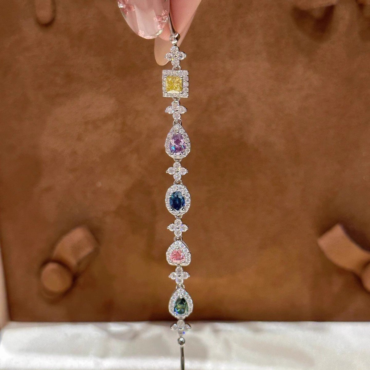 Exquisite Bracelet Inlaid With Colorful Gemstones - Image 3