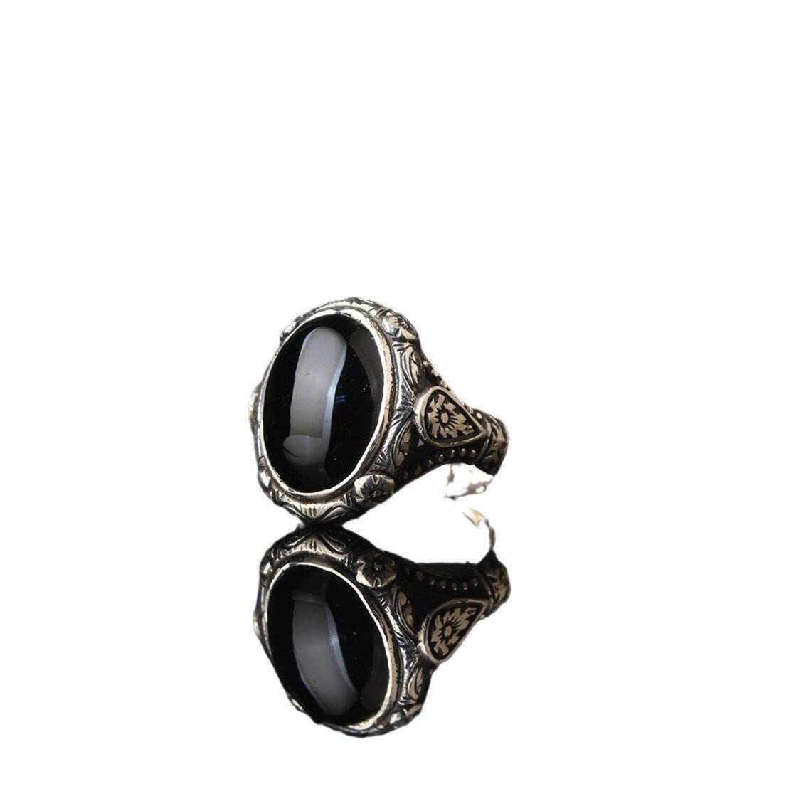 Fashionable Punk Carved Vintage Ring For Men With Black Gemstones - Image 5