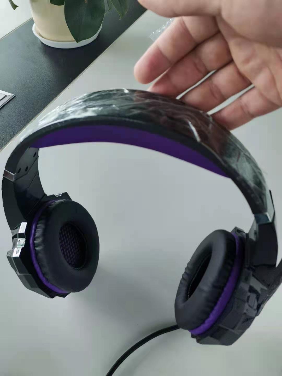 Headphones Are Actually Wired Gaming Headsets - Image 4