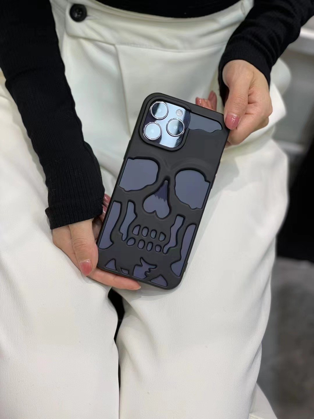 Luxury Plating 3D Skull Phone Case For I-Phone 14 Pro Max 13 12 11 Plus Breathable Glossy Hollow Out Gold Metallic Paint - Image 2