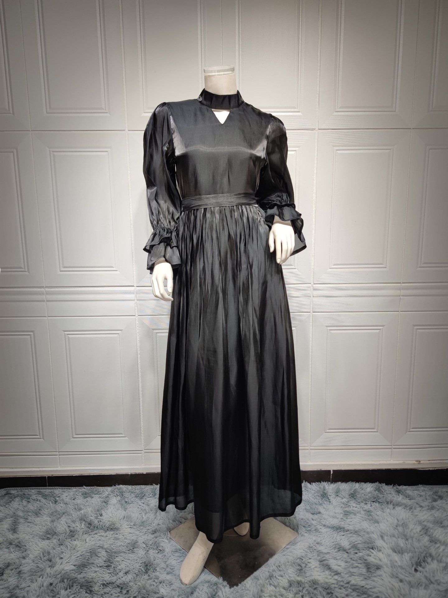 Fashionable Muslim Women's Bright Silk Satin Dress - Image 6