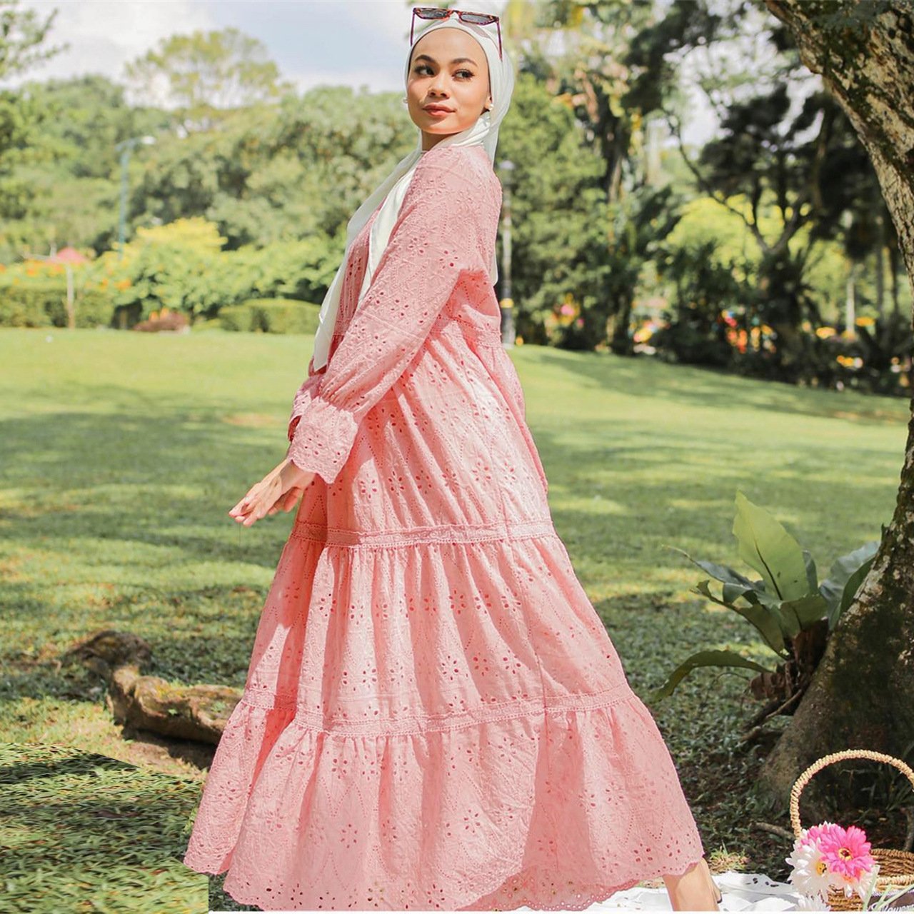 Muslim Malaysia Indonesia Hollow Lace Dress - Image 4