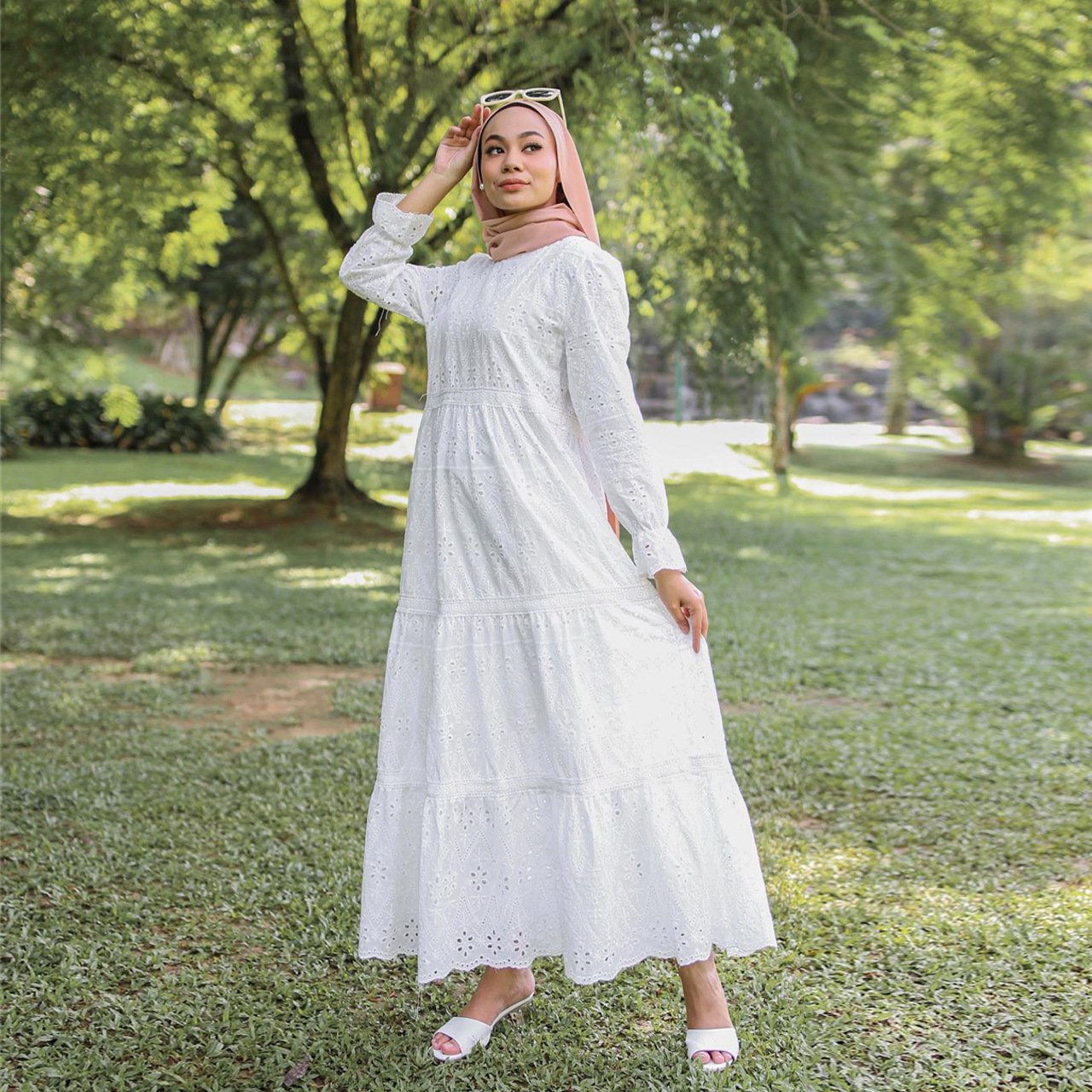 Muslim Malaysia Indonesia Hollow Lace Dress - Image 3