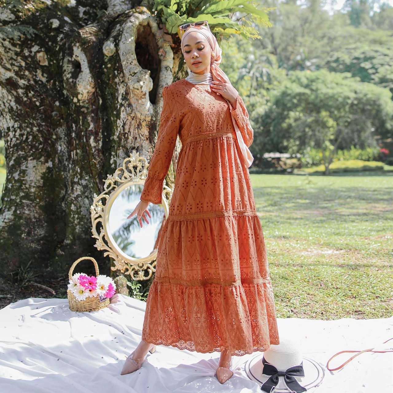 Muslim Malaysia Indonesia Hollow Lace Dress - Image 6