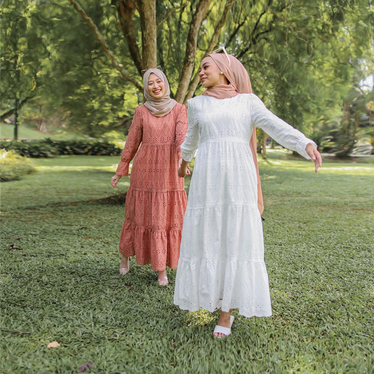 Muslim Malaysia Indonesia Hollow Lace Dress - Image 2